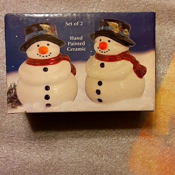 Snowmen Salt and Pepper Shakers - Picture 1 of 4